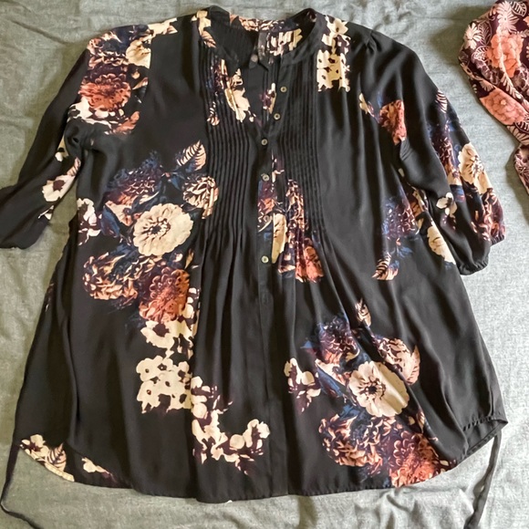 Floral Blouse from Mellissa McCarthy - Picture 2 of 4